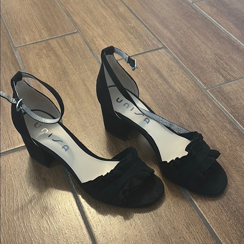 Unisa Black Heels with Ankle Strap sandals/ shoes size 8, new in box.